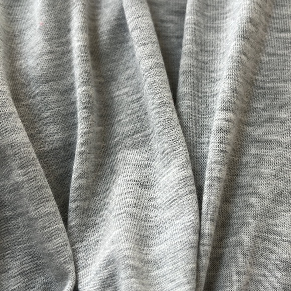 Pale Gray Sleeveless Yoga Top Size Small - Picture 4 of 4